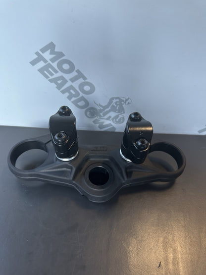 KTM 125 Duke top yoke Top Clamp Upper Yoke Upper Clamp 2024- Only 51 Miles OEM