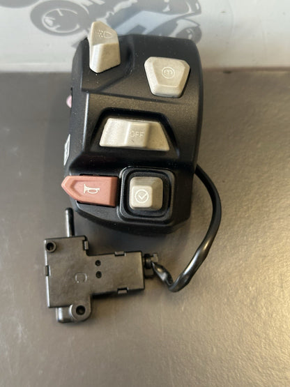 TRIUMPH STREET TRIPLE 765R LEFT HAND SWITCH CUBE  T2049728 Left Switch OEM 2017