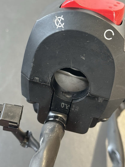 Suzuki GSXR600 GSXR750 Right handlebar switchgear start switch 2011-2016 DAMAGED