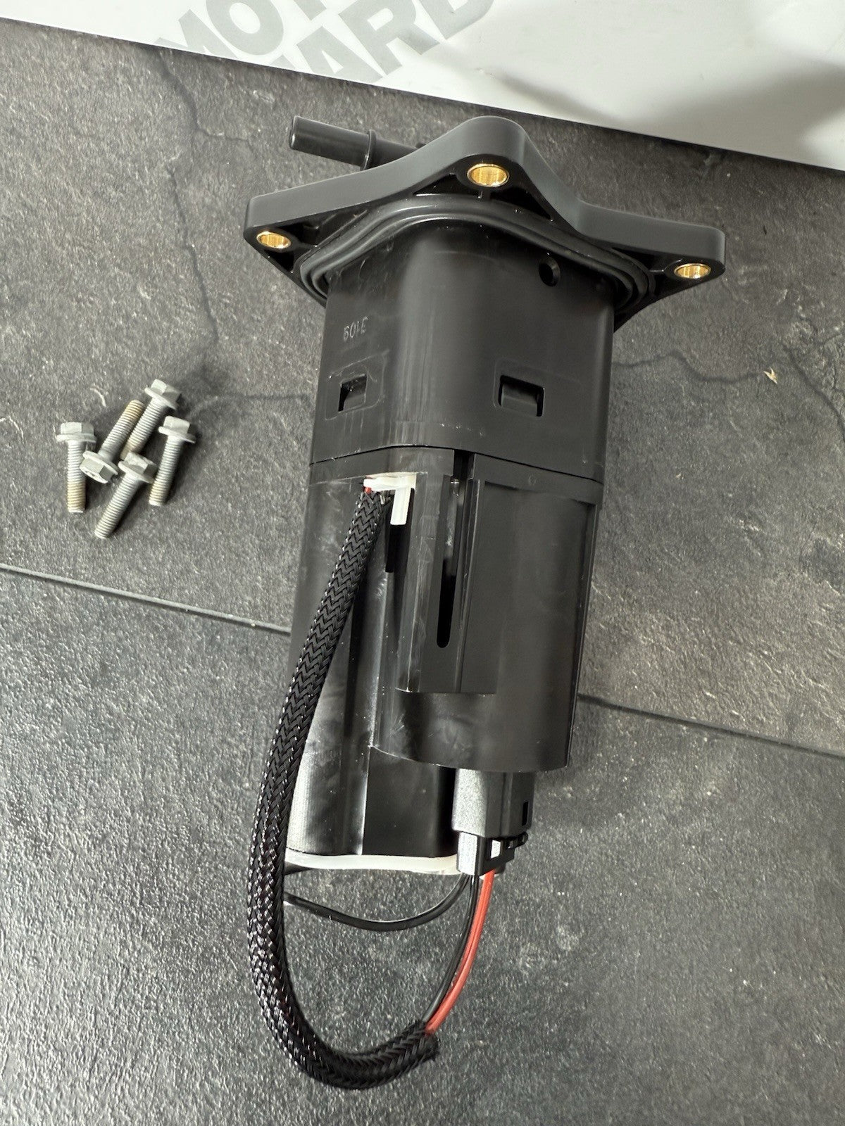 e0ead657-42f7-4306-b6f1-3eb98cac5c02