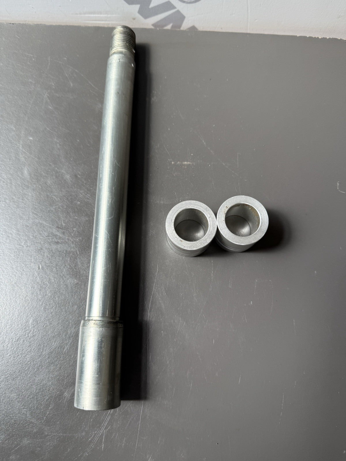 Triumph Trident 660 Front Wheel Spindle And Spacers Trident 660 2021-2024 OEM