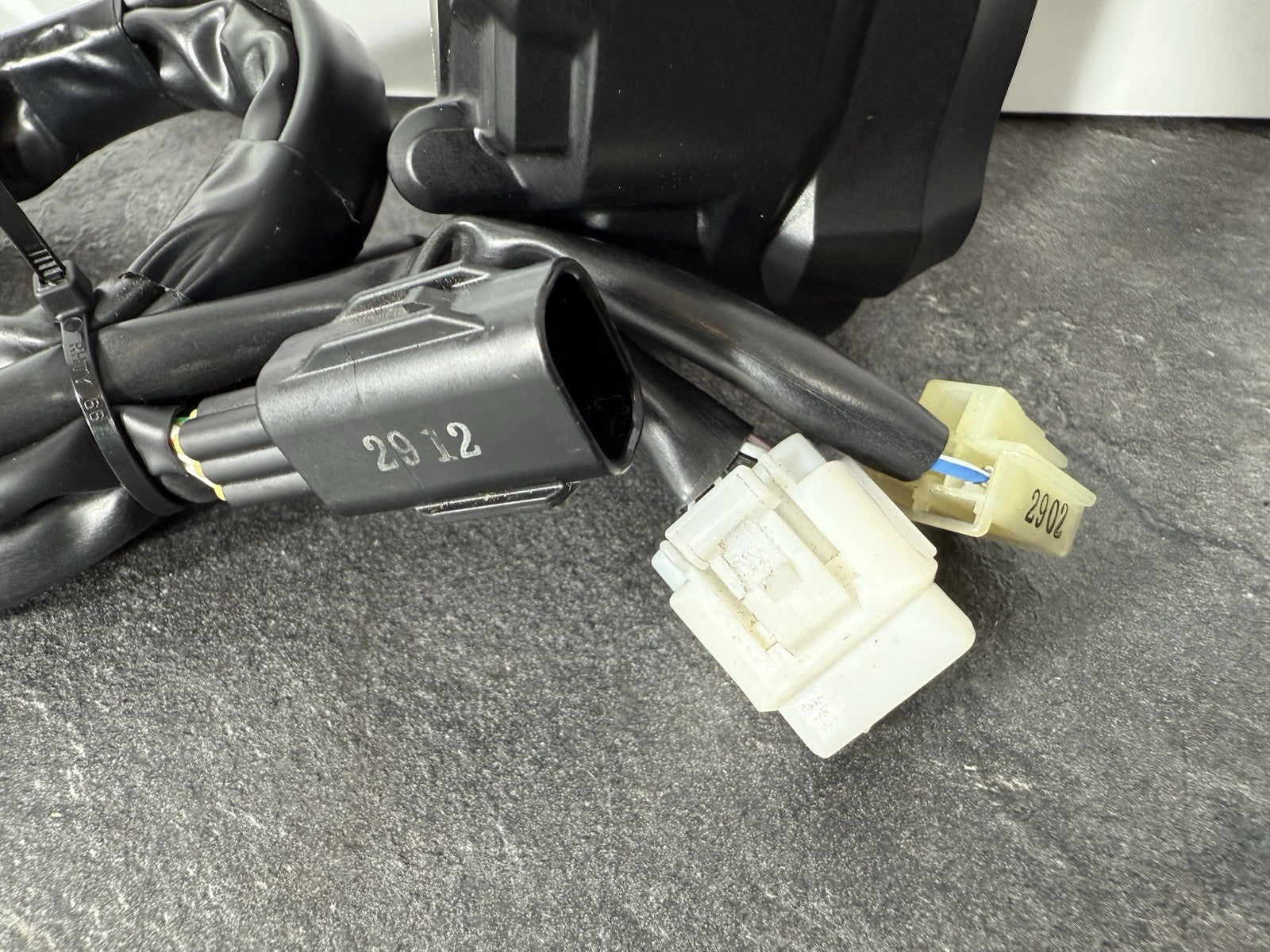 dc127ef2-1083-4c25-8a07-ad0a2cb78d2b