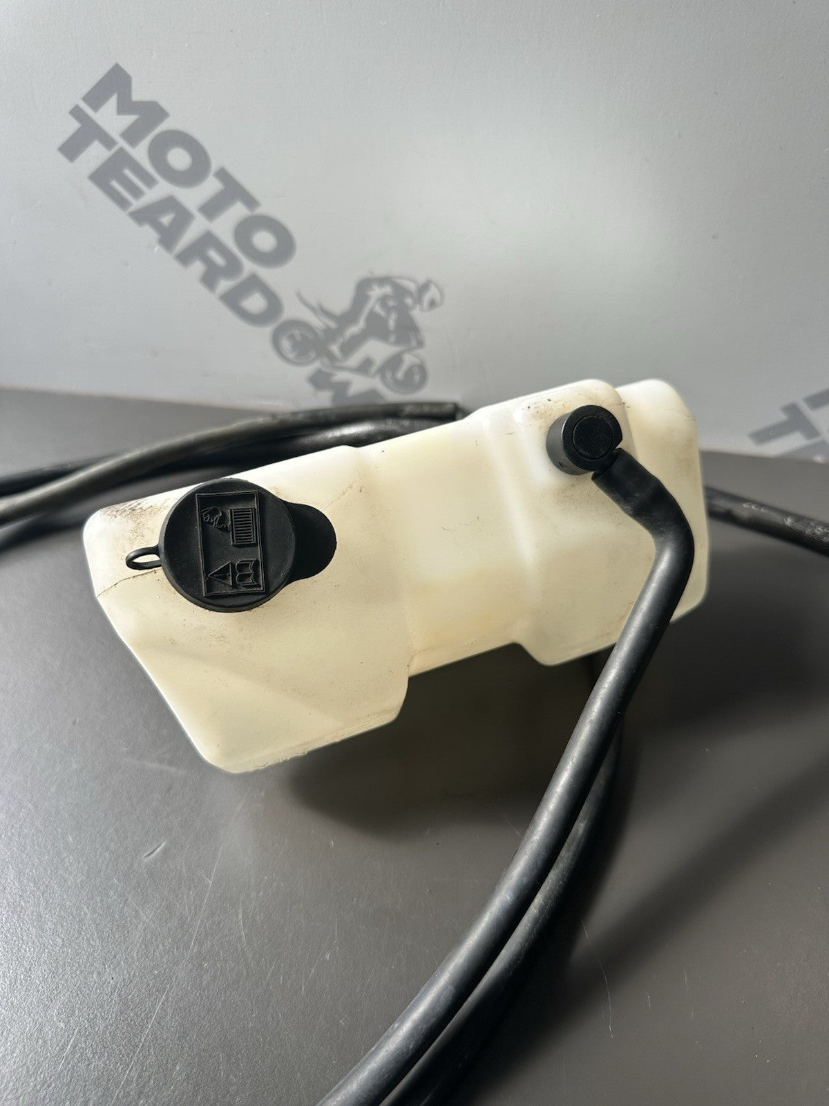 TRIUMPH STREET TRIPLE 675 675R COOLANT BOTTLE Radiator Coolant Bottle T2102200