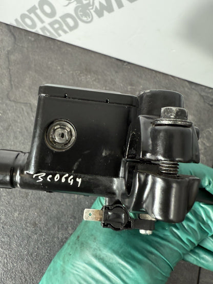 b8653385-9b16-4947-bbfb-6208757c15a9