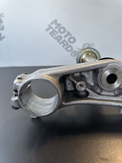 Suzuki GSXR600 GSXR750 Bottom lower fork yoke clamp & fittings 2011 - 2017 L1-L7