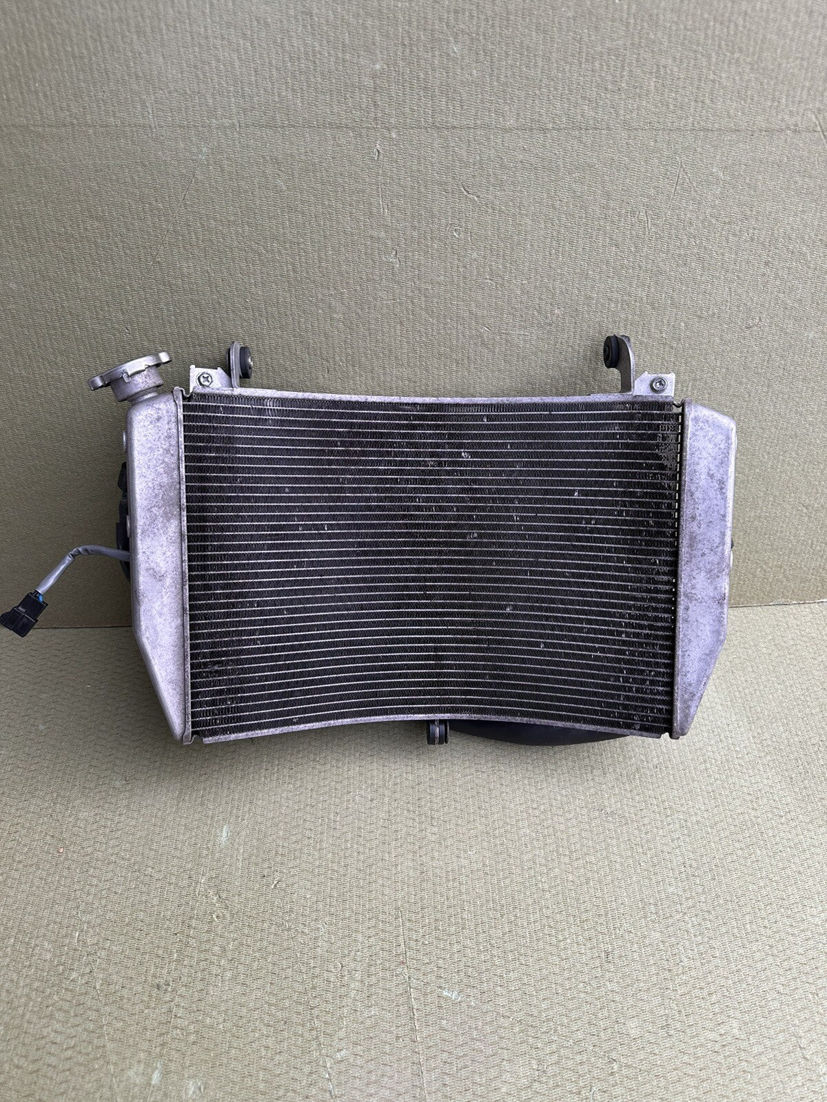 YAMAHA R1 14B RADIATOR AND FANS BIG BANG YZF 1000 2009-2014 Yamaha R1 Radiator
