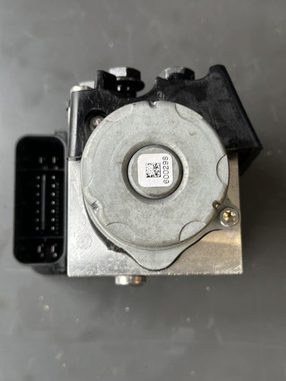 Triumph Street Triple 765 RS 2017-2019 ABS Pump Regulator 2018 OEM 765RS ABS
