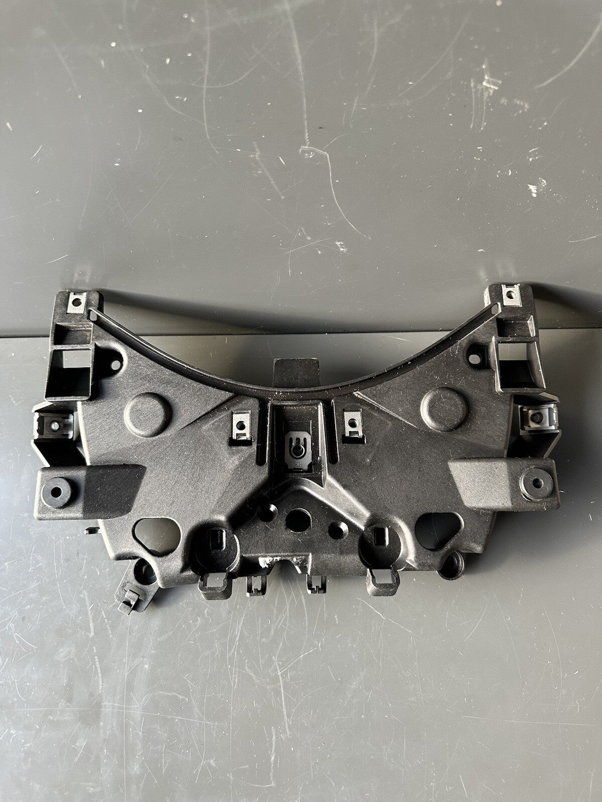TRIUMPH STREET TRIPLE 765RS 2017-19 REAR SEAT LATCH BRACKET BRIDGE OEM 2070384