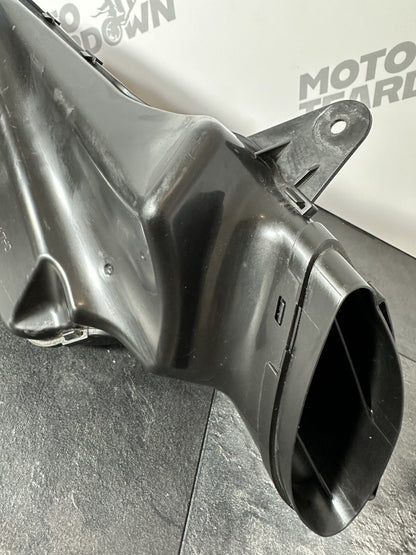 Suzuki GSXR 1000 2014 Right Air Intake Duct 22774 Miles 2009-2016 OEM
