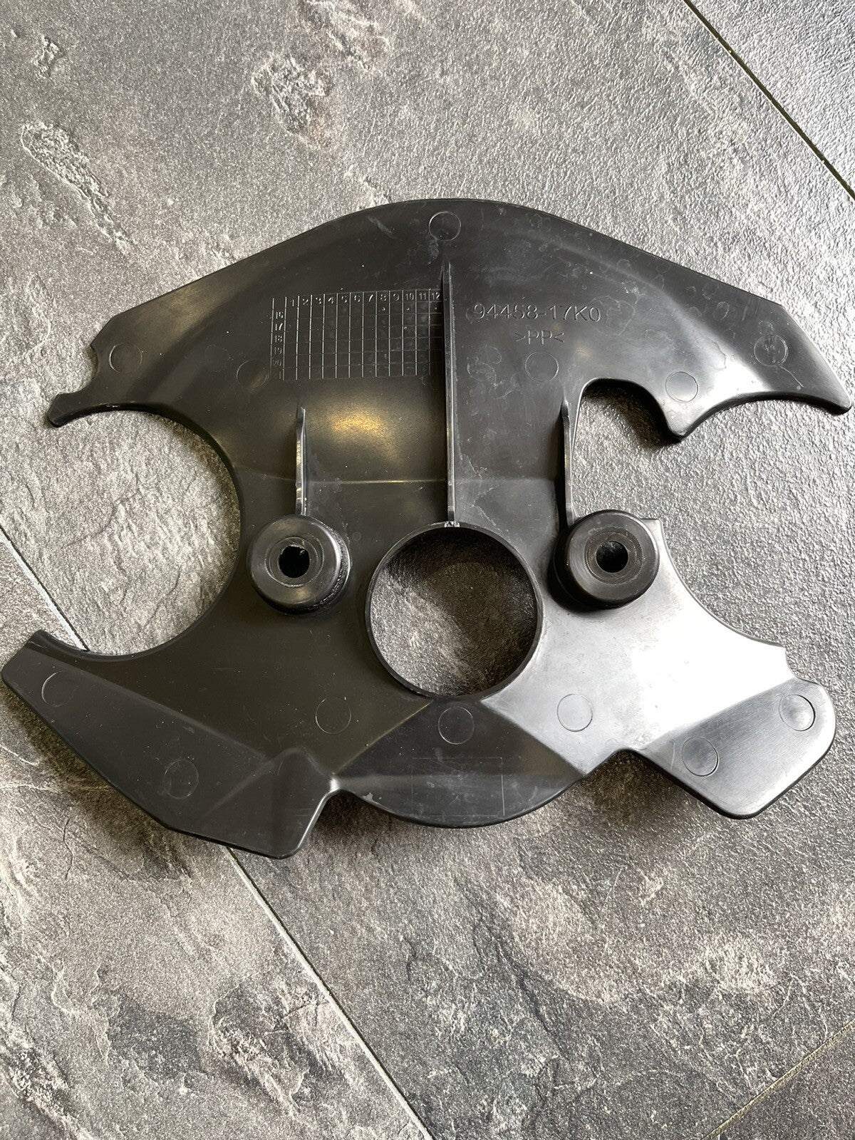 Suzuki GSXR 1000 2017 Lower Yoke Splash Guard 2018 AL7 2017-22 Only 5129 Miles
