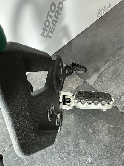 Triumph TIGER 900 GT PRO 2022 Right Footrest Rearset Rear Brake 6337m 2020-2023