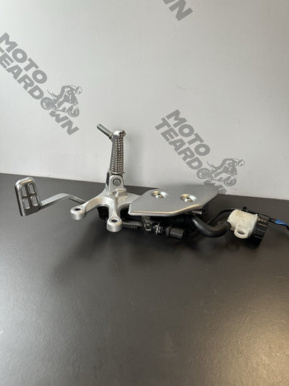 YAMAHA MT-03 R/H Front Footrest Hanger Yamaha MT03 Right Foot Rest RT assembly