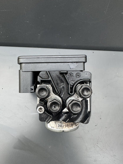 Triumph Street Triple 765 RS 2017-2019 ABS Pump Regulator 2017 OEM T2025959