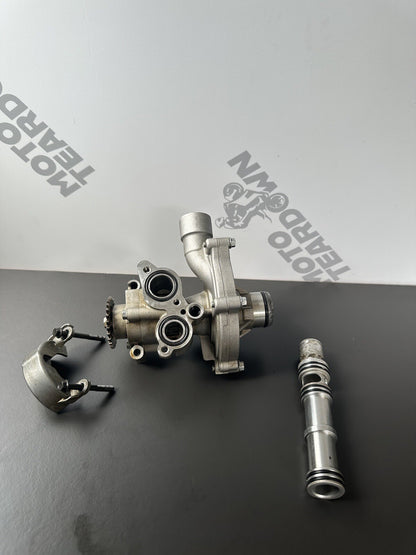 Triumph Street Triple 765 RS 2017 water pump 2017-2019 Engine Pump 765RS Water