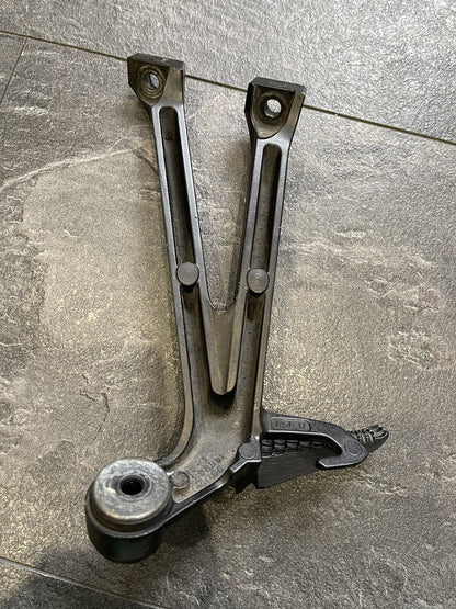 Suzuki GSXR 750 2015 L5 Right Pillion Footrest Hanger GSXR600 2011-2018 15287m