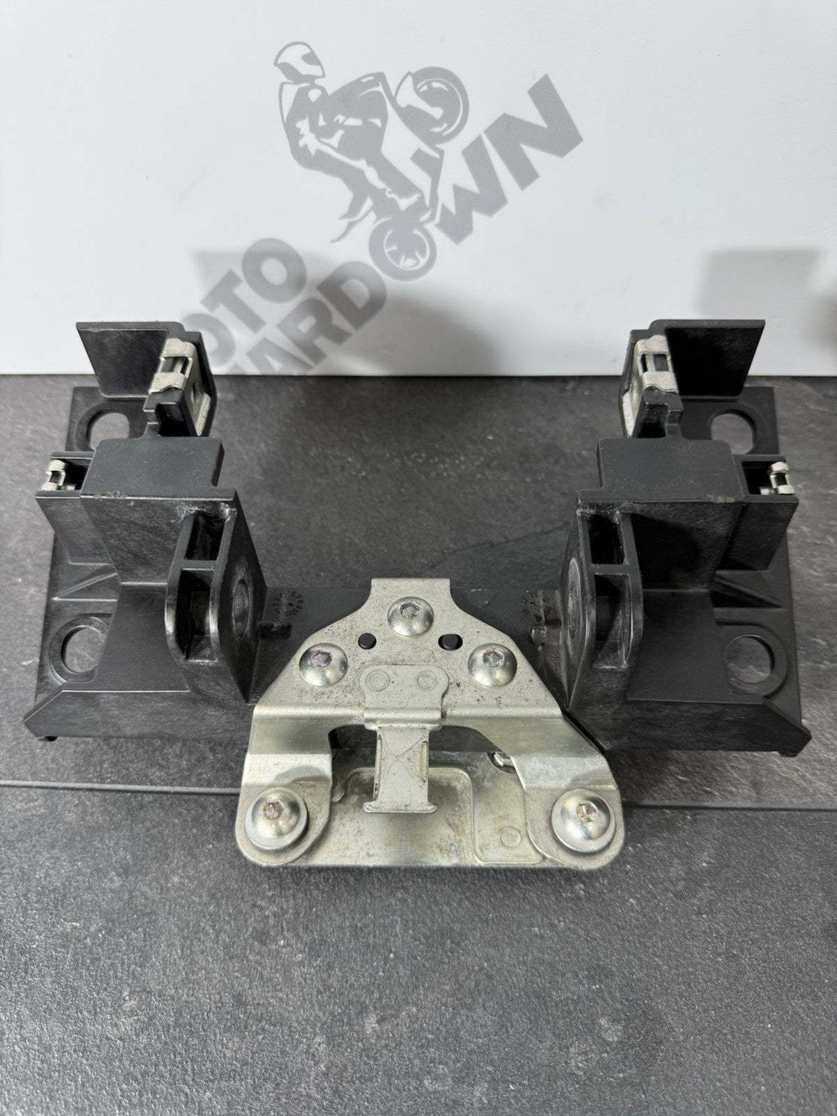 Suzuki GSXR 1000 R 2019 Subframe Bridge Fuel Tank Bracket Mount 2017-22 OEM MM