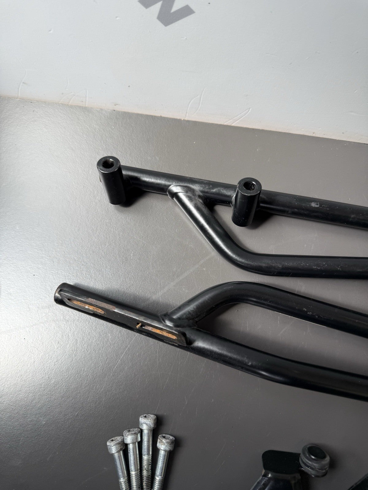 TRIUMPH TRIDENT 660 Top Case Carrier Luggage Plate Rear Rack Arms 2021-2024