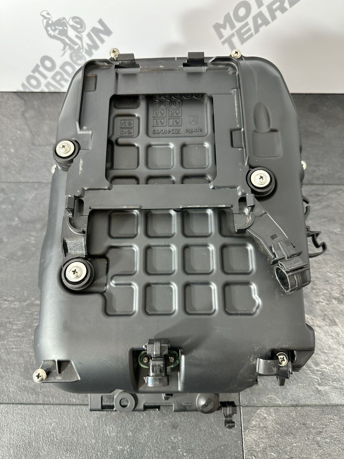 Aprilia Tuono V4 1100 2021 Airbox Air Filter Housing 6606 Miles 2022-2024 OEM