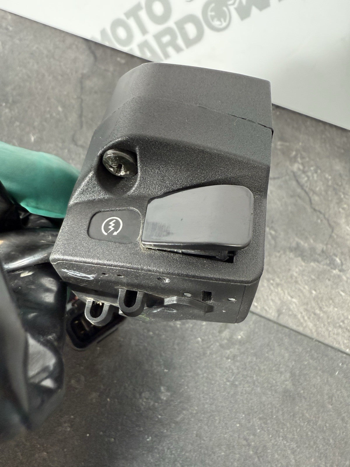 3bd2d995-1900-40b3-85b2-f2f6de1425af