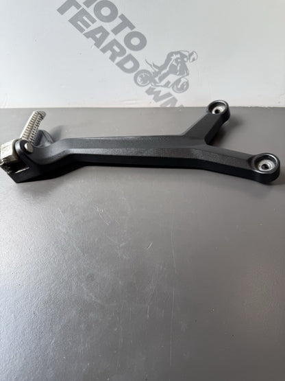 TRIUMPH TRIDENT 660 Right Rear Footrest Hanger - T2086606 2021-2024 RT Footrest