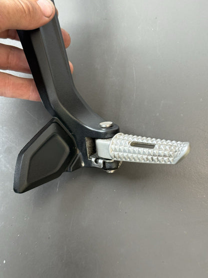 TRIUMPH TRIDENT 660 Right Rear Footrest Hanger - T2086606 2021-2024 RT Footrest