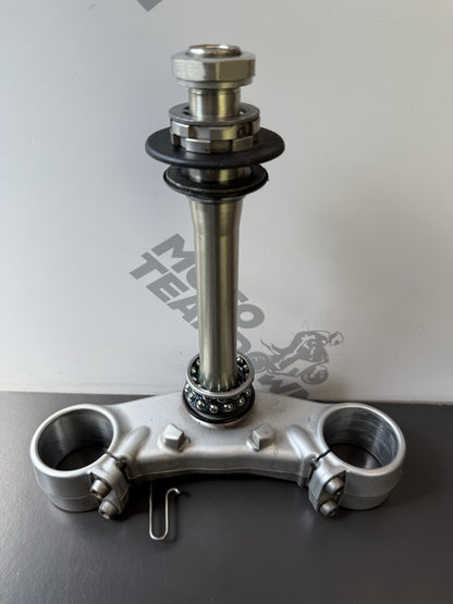 TRIUMPH STREET TRIPLE 675R Lower Yoke Bottom Clamp Lower Fork Clamp - T2044131