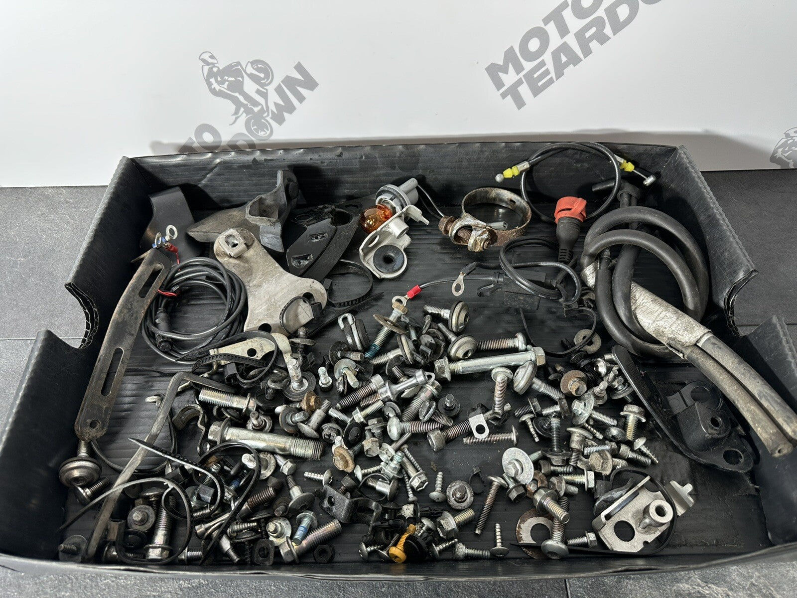 Suzuki GSXR 1300 2016 HAYABUSA Nuts Bolts Fixings Brackets Job Lot 18408 Miles