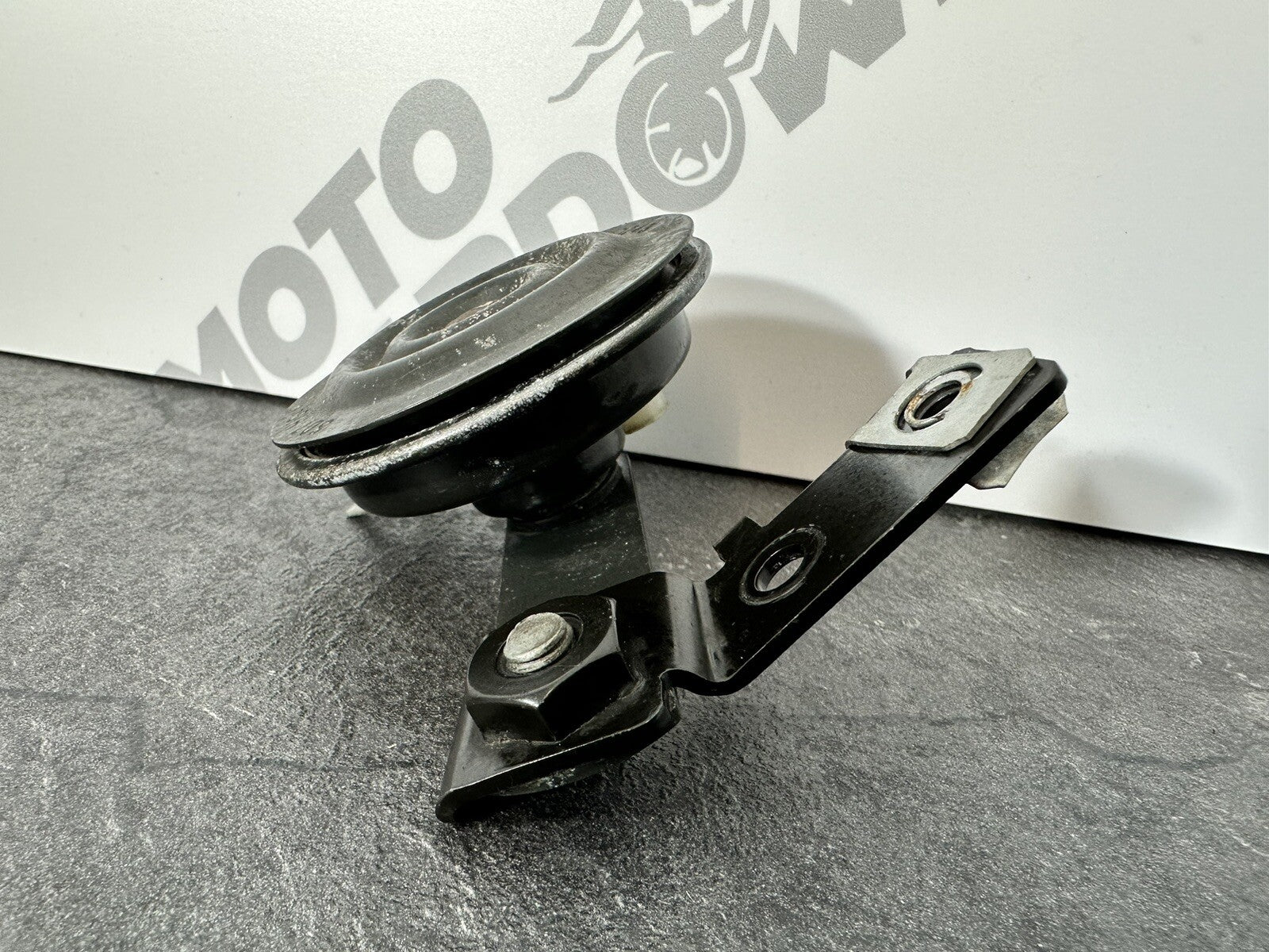 Aprilia Tuono V4 1100 2021 Horn & Mount Bracket Only 6606 Miles 2022-2024 OEM