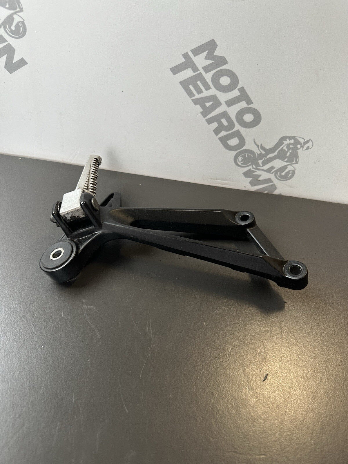 YAMAHA MT-03 Right Rear Foot Hanger YAMAHA MT03 Right Pillion Hanger RT Foot OEM