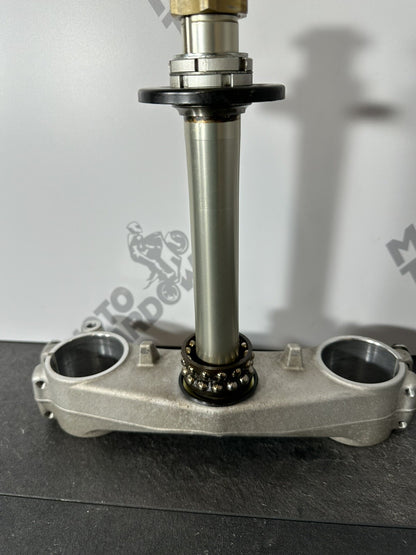 Suzuki GSXR 1000 2014 Lower Yoke Bottom Yoke Bearings 22774 Miles 2009-2016 OEM