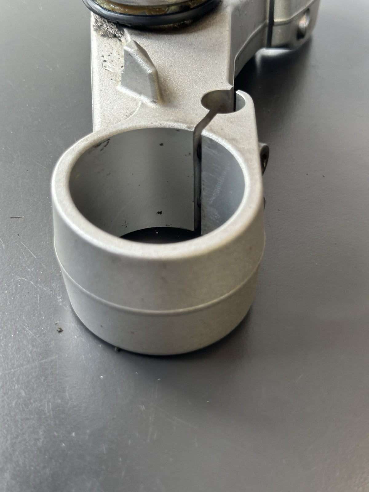 TRIUMPH STREET TRIPLE 675R Lower Yoke Bottom Clamp Lower Fork Clamp - T2044131