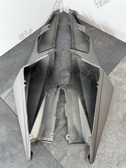 Yamaha YZF R125 R 125 2014 Rear Tail Fairings Left Right 26983 Miles 2008-2018