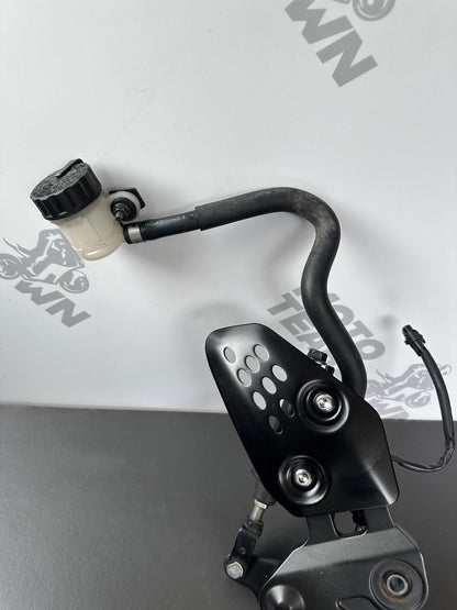 Yamaha MT-07 MT07 ABS 2022 Right riders footrest assembly Right Foot Rest PEM