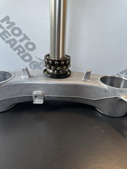 Suzuki GSXR600 GSXR750 Bottom lower fork yoke clamp & fittings 2011 - 2017 L1-L7