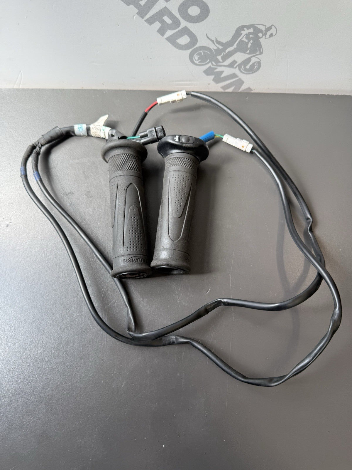 TRIUMPH TRIDENT 660 HEATED GRIPS 2021-2024 Trident Heated Grips OEM ONE IS TORN