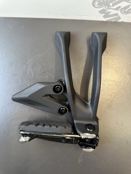 KTM 125 DUKE RIGHT PILLION FOOT REST RT Pillion Foot Rest Right Foot hanger OEM