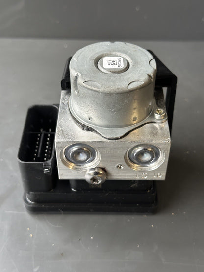 Triumph Street Triple 765 RS 2017-2019 ABS Pump Regulator 2018 OEM 765RS ABS