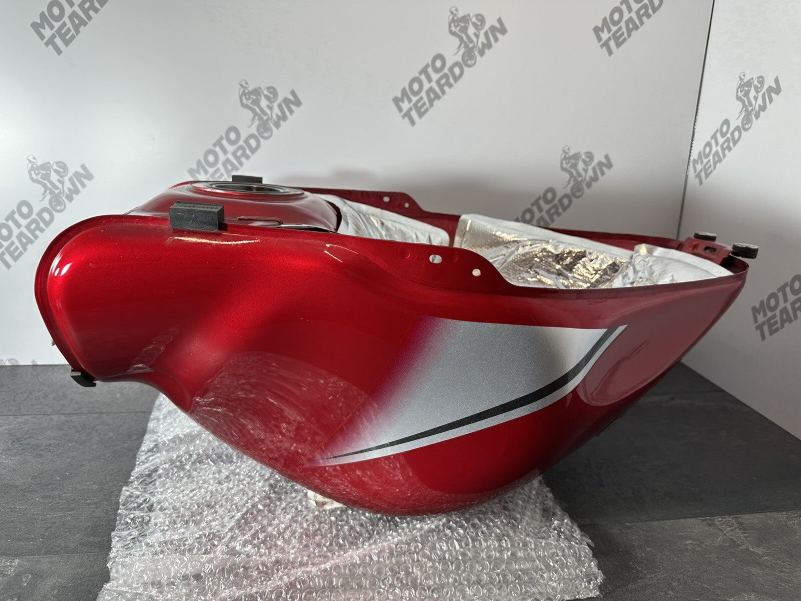 Suzuki GSXR 1300 2016 HAYABUSA Fuel Tank Petrol Tank 18408 Miles OEM *UK ONLY*