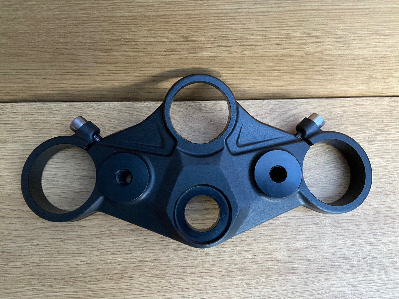 TRIUMPH STREET TRIPLE R RS 765 TOP YOKE Top CLAMP OEM 2017-2019 2041726 Upper