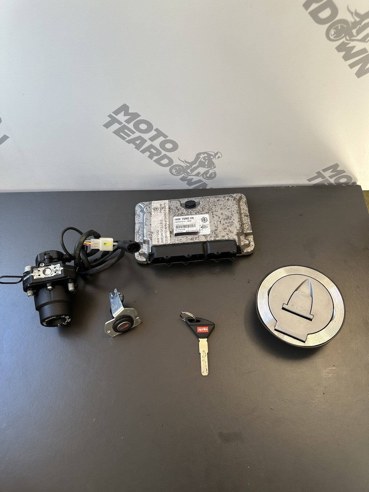 Aprilia Tuono V4 1100 FACTORY Lockset Ignition Key ECU Fuel Cap OEM RSV4 2017-19