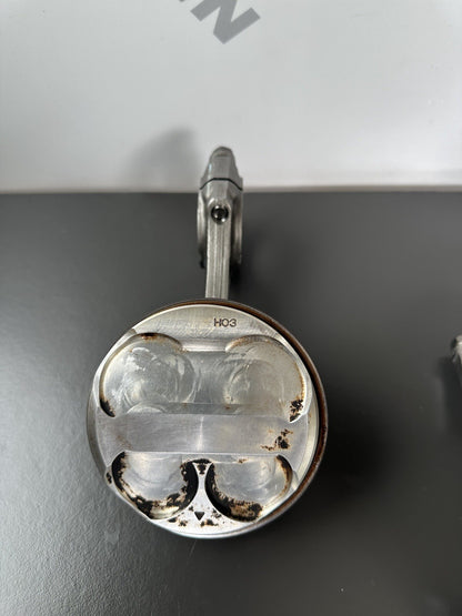 Triumph Speed Triple 1200 RR 2022 pistons READ DESCRIPTION 1200RR Engine Pistons