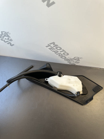 KTM 790 Duke ABS Water Coolant Header Bottle And Cover 64108071000 2018-2020
