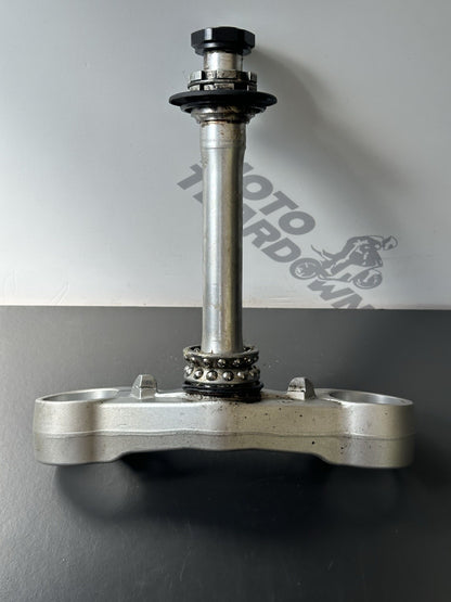 TRIUMPH STREET TRIPLE 675R Lower Yoke Bottom Clamp Lower Fork Clamp - T2044131