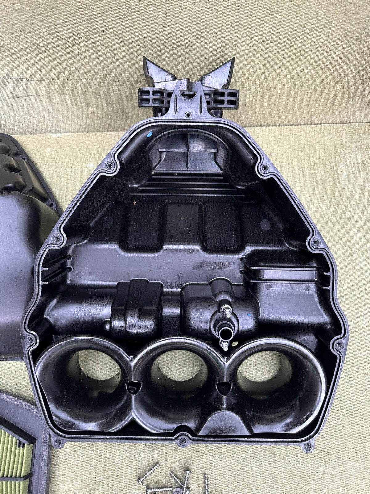 TRIUMPH SPEED TRIPLE 1200 RR RS Airbox Triumph Speed Triple 1200 RR RS Air Box