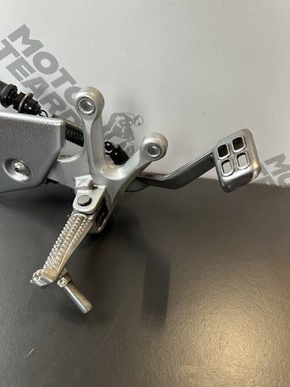 YAMAHA MT-03 R/H Front Footrest Hanger Yamaha MT03 Right Foot Rest RT assembly