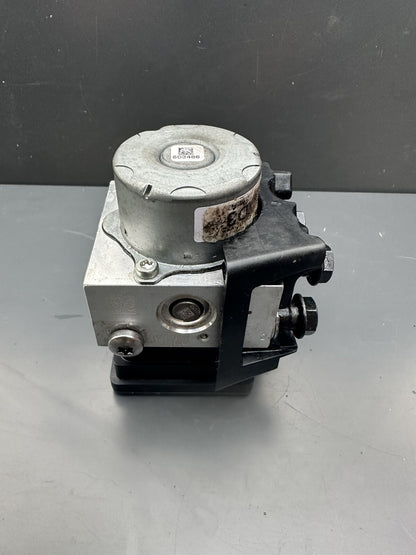 Triumph Street Triple 765 RS 2017-2019 ABS Pump Regulator 2017 OEM T2025959