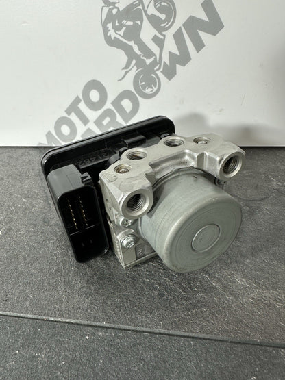 Triumph Street Triple 675 R 2015 ABS Pump Module Brake Pump 2013-2016 16470m
