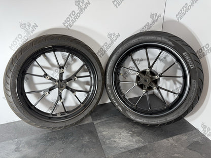 Yamaha YZF R125 R 125 2014 Front Rear Wheels Pair & Tyres 26983 Miles 2008-2018