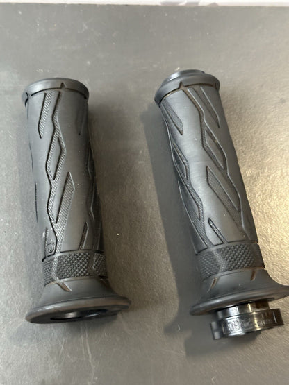 SUZUKI GSXR 600 750 HANDLEBAR GRIPS RIGHT LEFT THROTTLE OEM 600 L1-L7 2011-2016