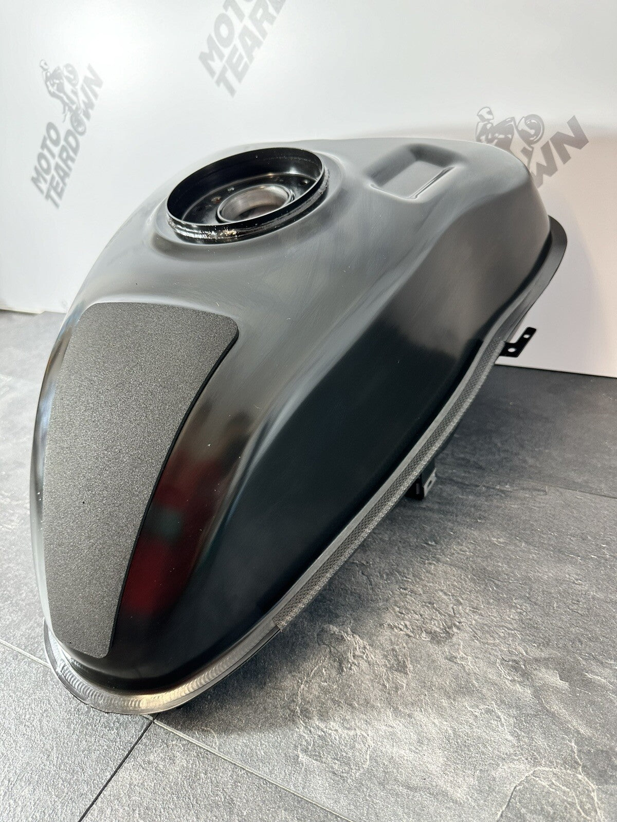 Triumph Trident 660 2022 Fuel Tank Petrol Tank 2962 Mile 2021-2024 OEM *UK ONLY*